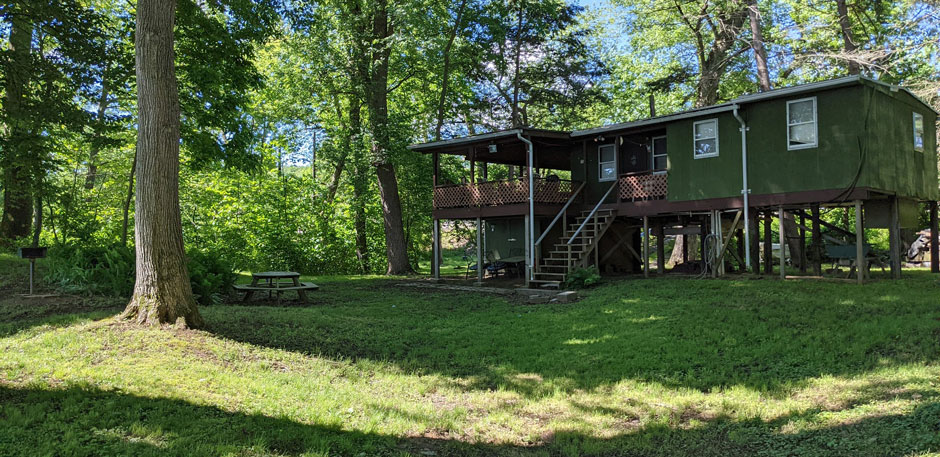 Outside back yard facing the cabin - Musky Lodge Susquehanna River Vacation Rental in Pennsylvania